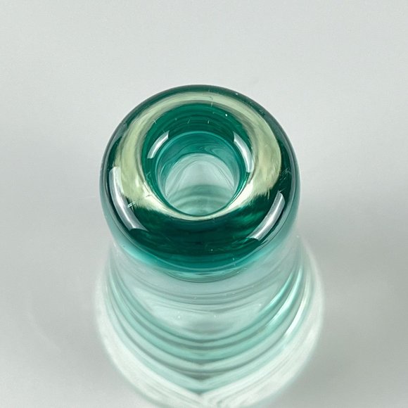 Vintage '85 Jackie Ballard Handblown Glass Pulled Feather Cased Green Bud Vase - Picture 6 of 9